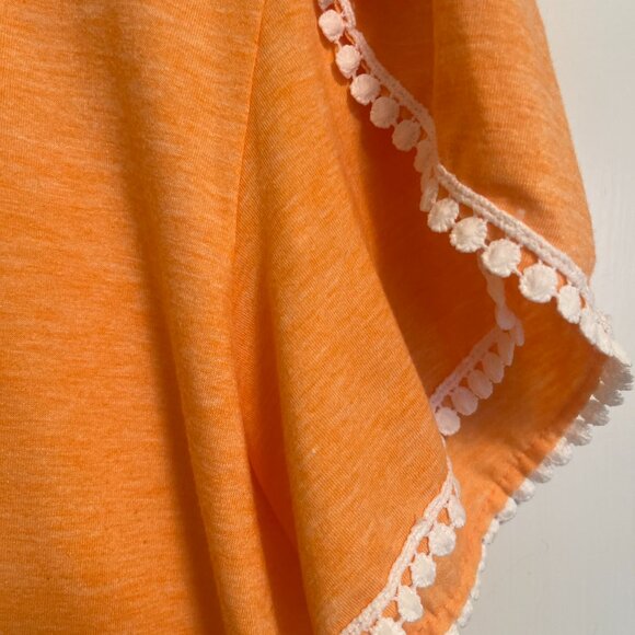 NWOT Adorable Lace-Trimmed Tee - Picture 2 of 2